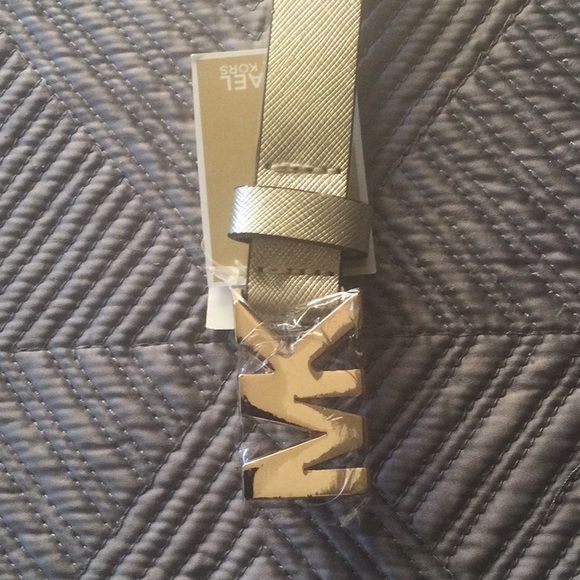 Michael Kors medium gold (champagne) belt for women - Picture 5 of 6